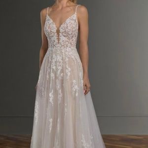 Martina Liana 1137, Size 8, Unaltered